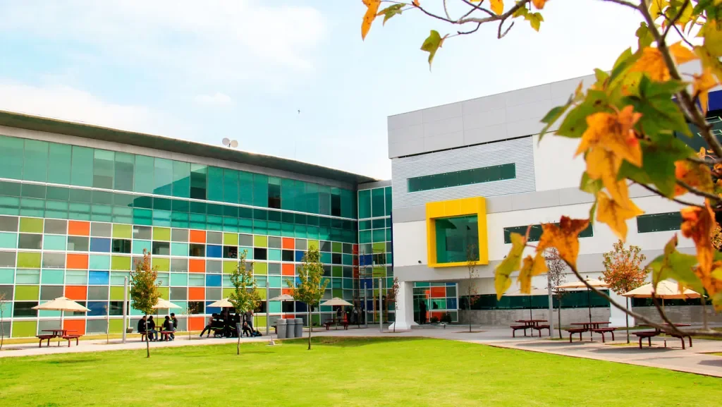 Edificio PrepaTec Campus Toluca