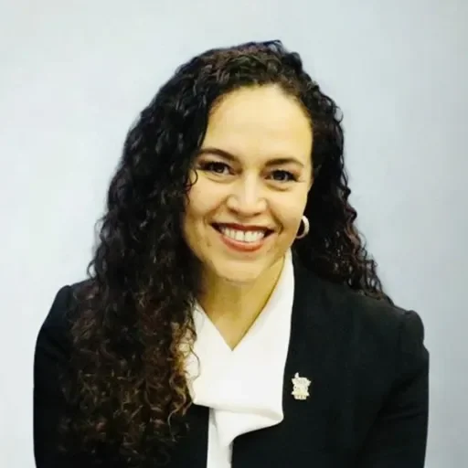  Decana de la Escuela de Humanidades y Educación