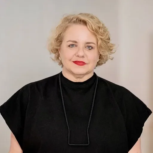 Decana de la Escuela de Arquitectura, Arte y Diseño