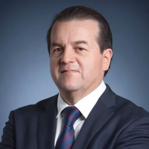 Decano de la Escuela de Medicina y Ciencias de la Salud